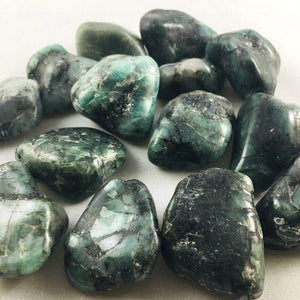 emerald tumbled stone