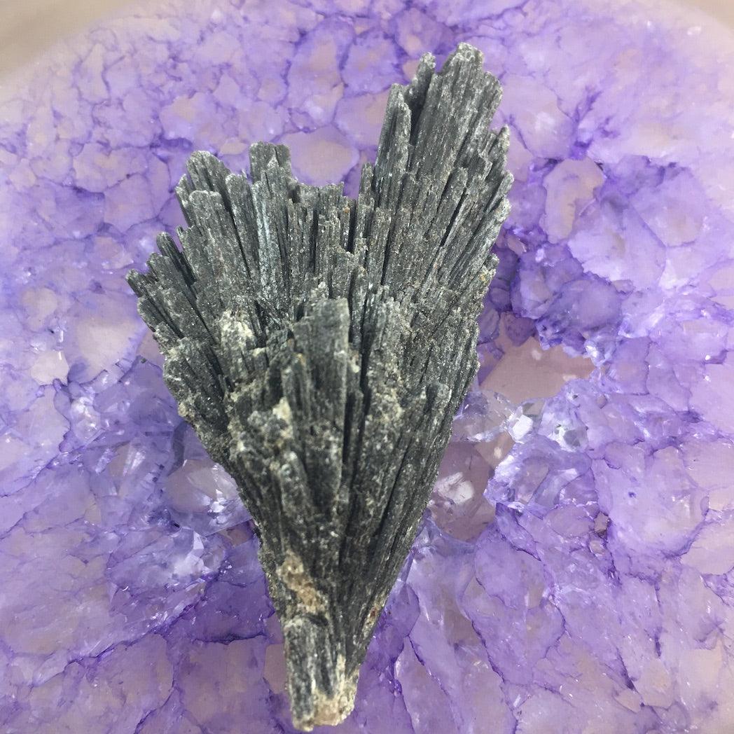 BLACK KYANITE - Crystals & Gems Gallery 