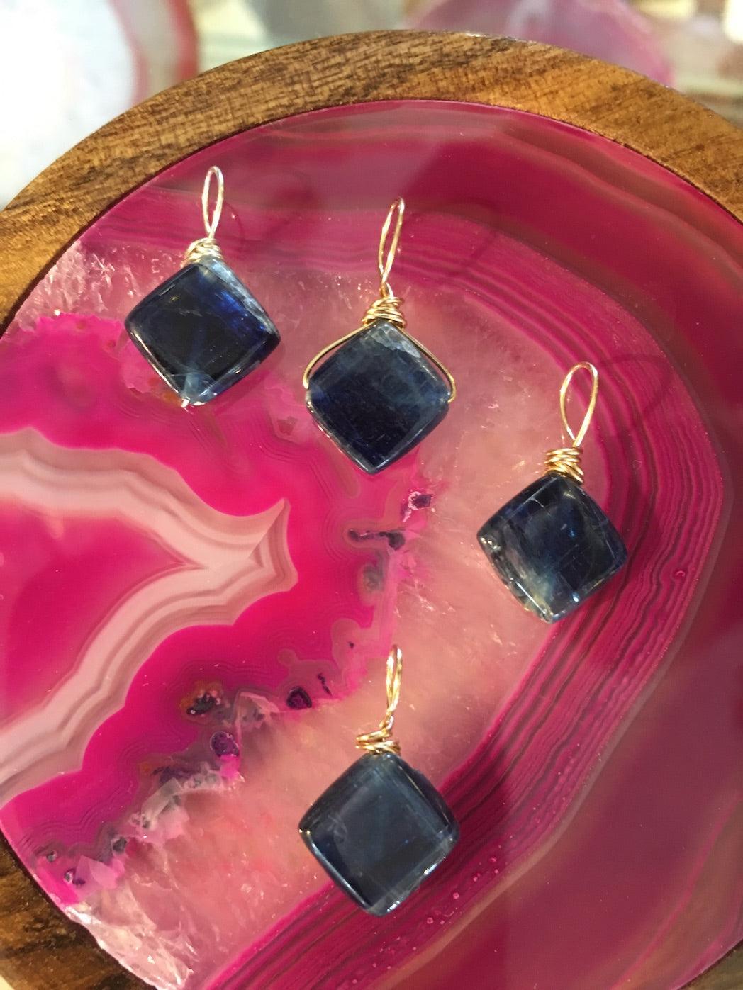 GEM BLUE KYANITE PENDANT - Crystals & Gems Gallery 