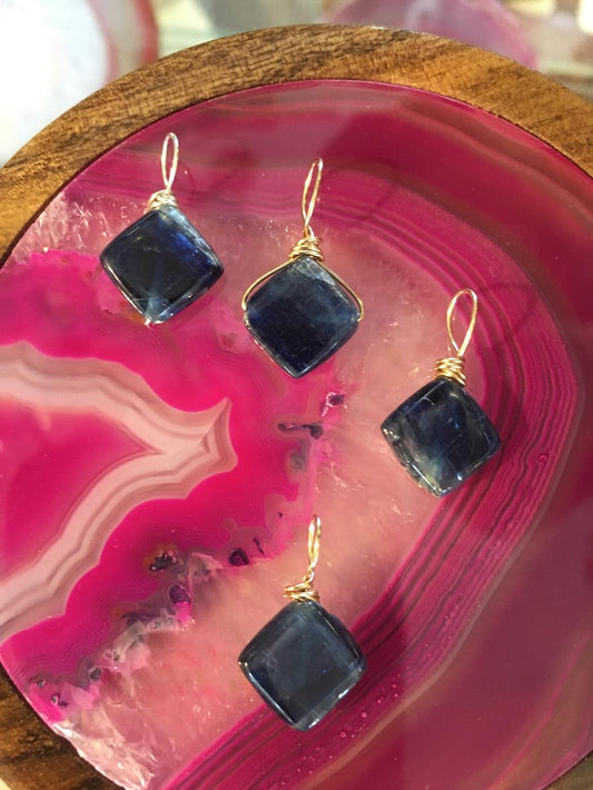 GEM BLUE KYANITE PENDANT - Crystals & Gems Gallery 