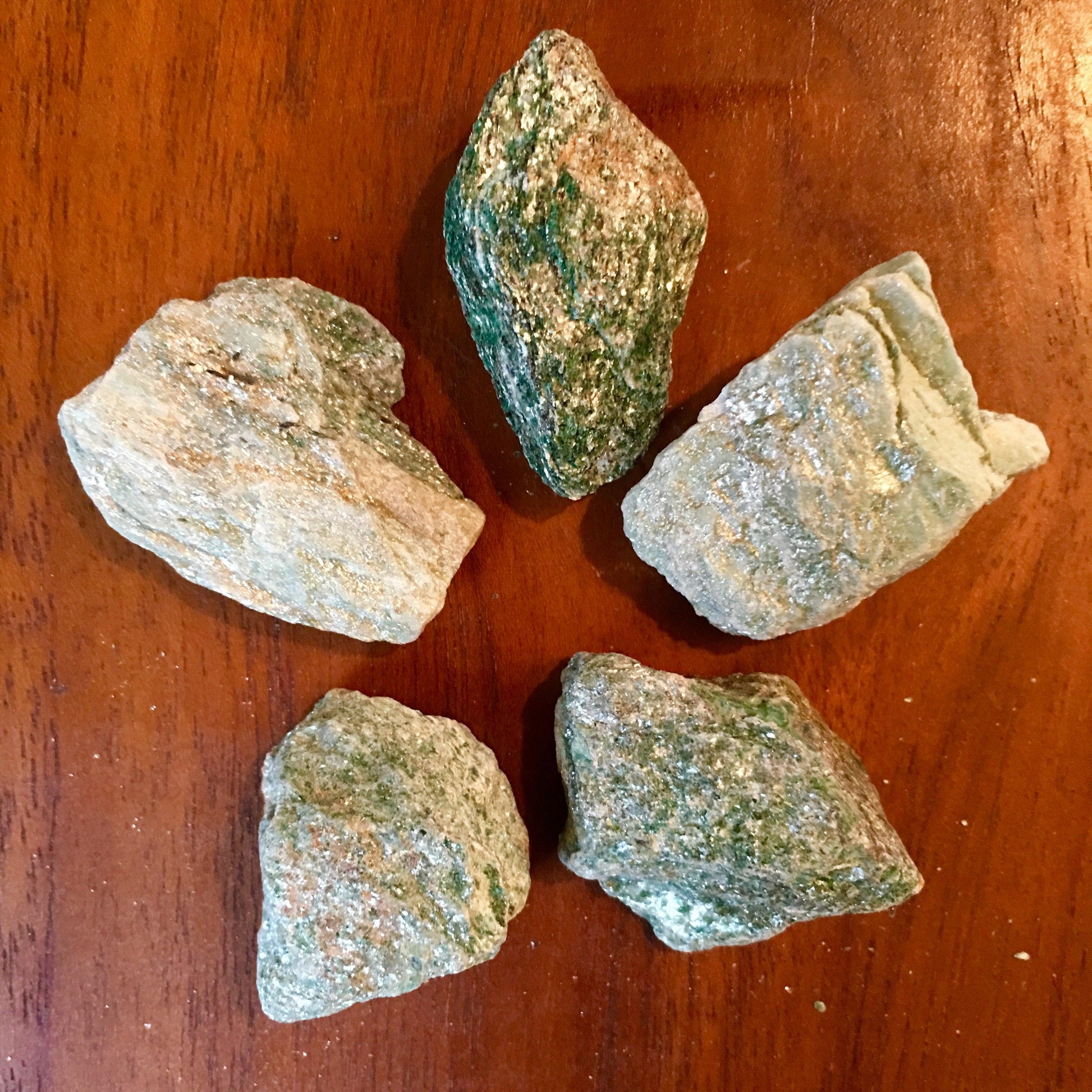 rough fuchsite 